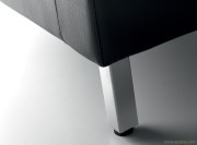 Détail pied fauteuil Oxel