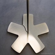 Détail pied lampadaire IceGlobe inox brossé