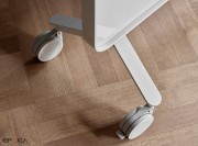 Détail pieds gris