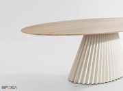Détail du plateau en placage bois table Plissé