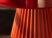 Détail du plateau verre rouge cerise