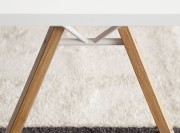 Détail structure table lab époxy blanc pieds bois