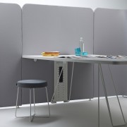 Colonne technique basse pour table de réunion Lets Meet