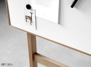détail céramique blanche et cadre bois
