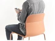 Chaise de collectivité Klik, pieds métal et coque polypropylène.