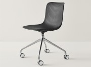 Chaise pivotante 4 branches sur roulettes