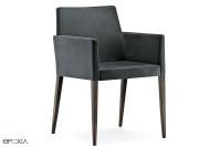 Fauteuil Dress 535, pieds chêne teinté wengé