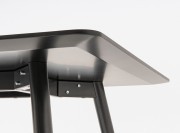 Détail de la structure et du chant aile d'avion sur table Echo