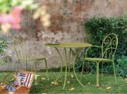 Mobilier de jardin, chaises Caprera et table Pigalle, couleur vert militaire