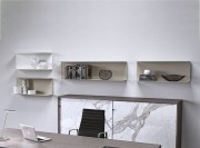 Etagères Icaro, métal epoxy Sable ES