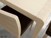 Détail table Exteso placage chêne, pieds bois massif