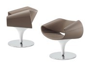 Fauteuil Perillo totalement tapissé en cuir 