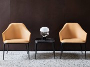 Fauteuil d'attente Léa, revêtus cuir, avec table basse Lea
