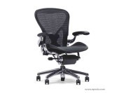 Fauteuil de travail Aeron par Herman Miller avec mécanique PostureFit