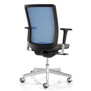 Chaise de bureau avec accoudoirs et dossier résille coloris bleu, pietement aluminium poli