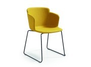 Fauteuil Calla, pied luge métal laqué, coque polypropylène ocre