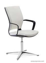 fauteuil conférence Moteo avec piètement en croix, revêtement en cuir