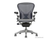Fauteuil de direction Aeron par Herman Miller avec PostureFit et piètement alu poli 