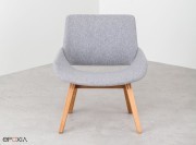 Fauteuil Monk tissu gris, piètement bois chêne naturel