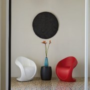 Fauteuil indoor/outdoor Miss Petra et version laquée et mate