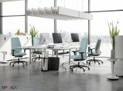 Fauteuils opératifs Every, structure noire polyamide et dossier tissu