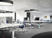 Fauteuils opératifs Every, structure blanche polyamide et dossier résille