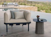 Fauteuil cosy Dock, table basse Carousel