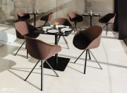Fauteuil Lore Spin entièrement tapissé, pietement métal