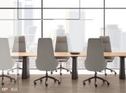 Fauteuils Binar autour d'une table de réunion