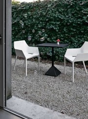 Fauteuil collection Mem utilisable en extérieur