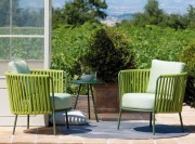 Fauteuils Désirée, dossier en cordes épaisses ton sur ton. Finitions couleurs spéciales