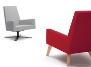 Fauteuils Hitch Mylius 44 avec piétements différents 