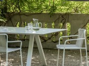 Fauteuil Tribeca et table Arki par Pedrali