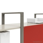 Fond en tôle perforé rouge