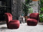 Duo de petits fauteuils Loll, finitions velours grenat