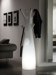 Porte-manteaux lumineux Godot avec embouts vert acide