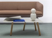 Grande table basse Nivo, pieds bois plateau métal 2 niveaux
