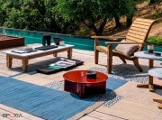 Table basse outdoor Guna finition rouge brillant