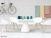 Grande table ronde avec chaises Gliss par Pedrali
