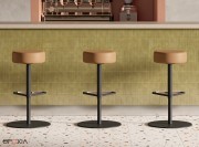 Tabouret de bar réglable en hauteur piétement verni noir