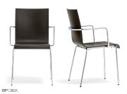 Chaise Kuadra, 4 pieds, avec accoudoirs