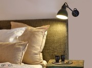 La lampe Gras en lampe de chevet, finition noir mat