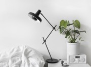 Lampe à poser articulée Arigato avec 3 bras métal noir mate