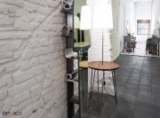 Table avec lampe LC 47, plateau noyer et pieds épingle