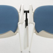 Chaise empilable Lottus 4 pieds et accoudoirs
