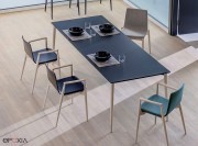 Table Malmo plateau bois anthracite pieds bois frêne