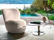 Table basse Next en terrasse avec fauteuil collection Loll