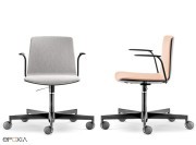 Chaises Noa, accoudoirs et piètements cinq branches, pivotants et réglables en hauteur