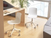 Chaise Odei giratoire, coque en polypropylène, piètement stable en étoile