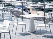 Chaises Ara pour terrasse, par Pedrali